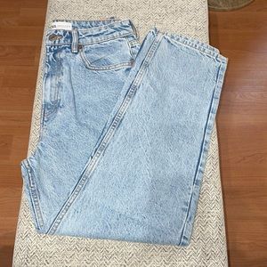☀️Light wash ZARA denim jeans